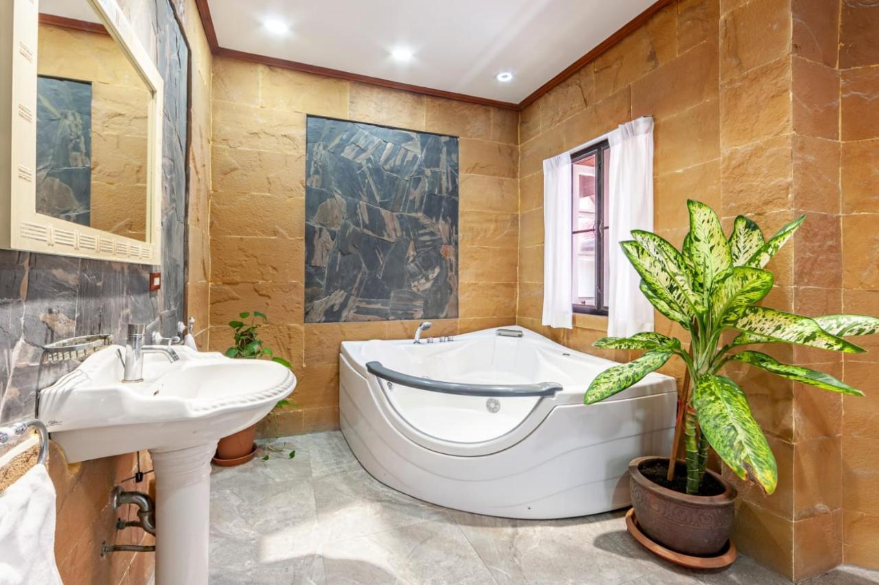 Villa Cologne​ @Nanai Villa Patong Екстериор снимка